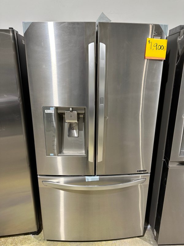 DISCONTINUED BRAND NEW 32 CU FT LG REFRIGERATOR - REF11777S LFXS32766S For Sale